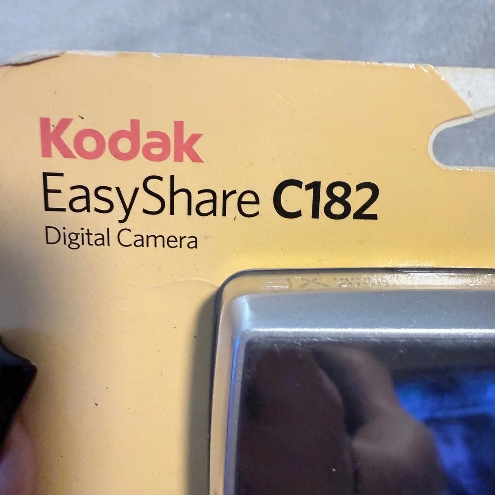 Kodak EasyShare C182 12MP Digital Camera NOS Sealed Card unusable batteries Y2K